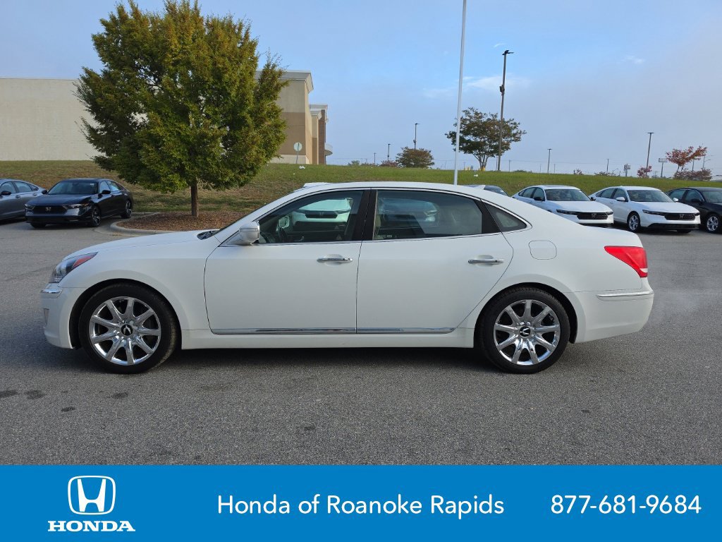 Used 2012 Hyundai Equus Signature RWD image 2