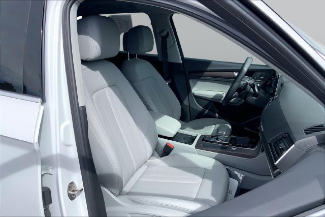 Used 2023 Audi Q5 2.0T Premium Plus w/ Premium Plus Package AWD/4WD image 7