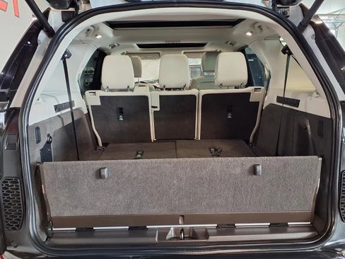 Used 2018 Land Rover Discovery HSE AWD/4WD image 6