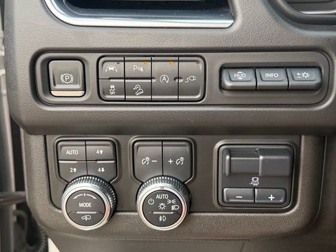 Used 2021 GMC Yukon AT4 w/ AT4 Premium Plus Package AWD/4WD image 31