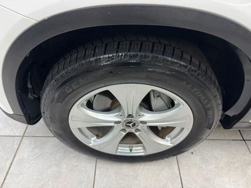 Used 2018 Mercedes-Benz GLC 300 w/ Premium Package image 38