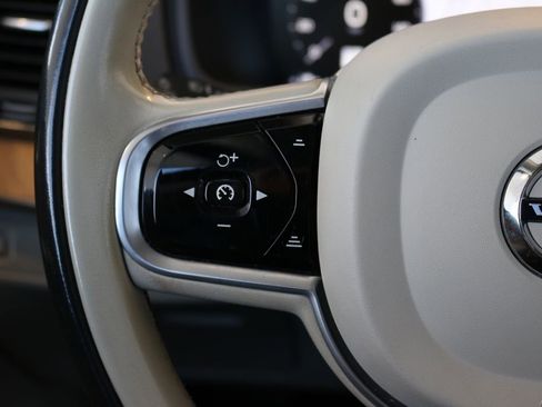 Used 2021 Volvo XC90 T6 Momentum image 44