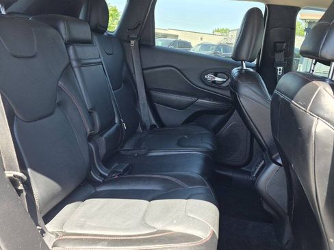 Used 2015 Jeep Cherokee Trailhawk w/ Comfort/Convenience Group AWD/4WD image 18