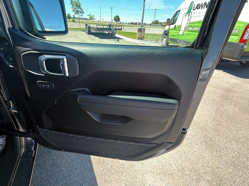 New 2026 Jeep Gladiator Sport AWD/4WD image 25
