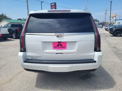 Used 2017 Cadillac Escalade ESV Luxury AWD/4WD image 27