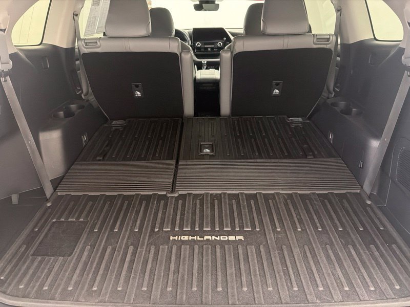 Used 2024 Toyota Highlander XLE AWD/4WD image 10
