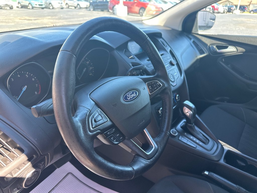 Used 2016 Ford Focus SE w/ SE Cold Weather Package FWD image 24