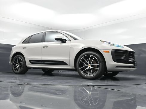 Used 2025 Porsche Macan AWD/4WD image 26