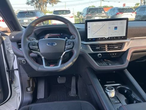 Used 2025 Ford Explorer ST AWD/4WD image 17