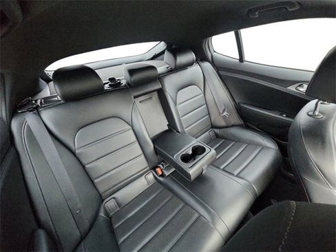 Used 2018 Kia Stinger GT2 image 18