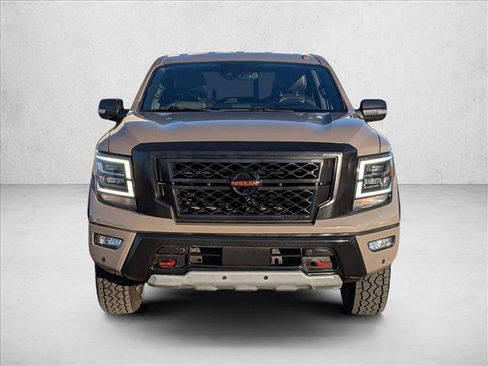 Used 2020 Nissan Titan PRO-4X w/ Pro-4x Convenience Package AWD/4WD image 2