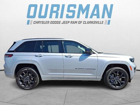 Used 2023 Jeep Grand Cherokee 30th Anniversary AWD/4WD image 7