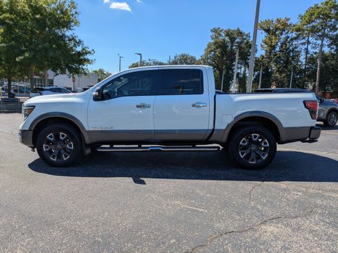 Certified 2024 Nissan Titan Platinum Reserve w/ Moonroof Package image 7