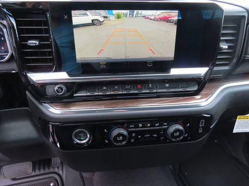 Used 2022 Chevrolet Silverado 1500 LT w/ Protection Package AWD/4WD image 31