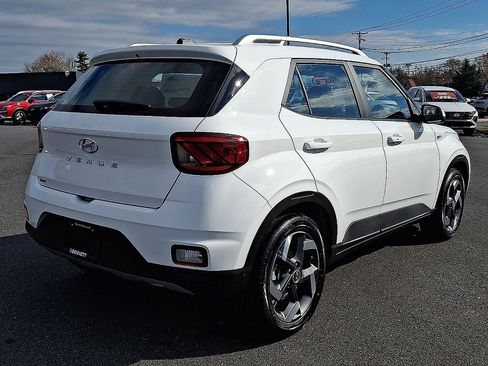 New 2026 Hyundai Venue SEL FWD image 4