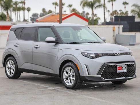Used 2023 Kia Soul S FWD image 4