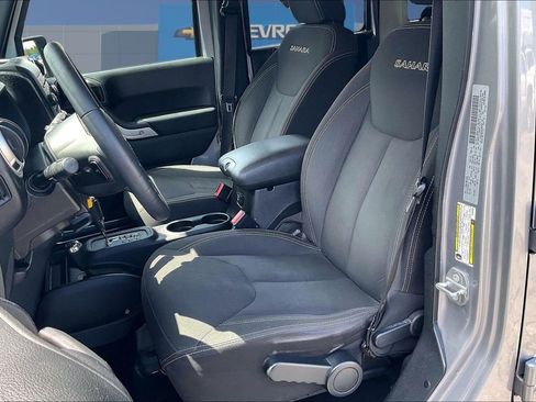 Used 2017 Jeep Wrangler Unlimited Sahara w/ Connectivity Group AWD/4WD image 19