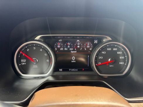 Used 2021 Chevrolet Suburban Z71 w/ Z71 Off-Road Package image 18