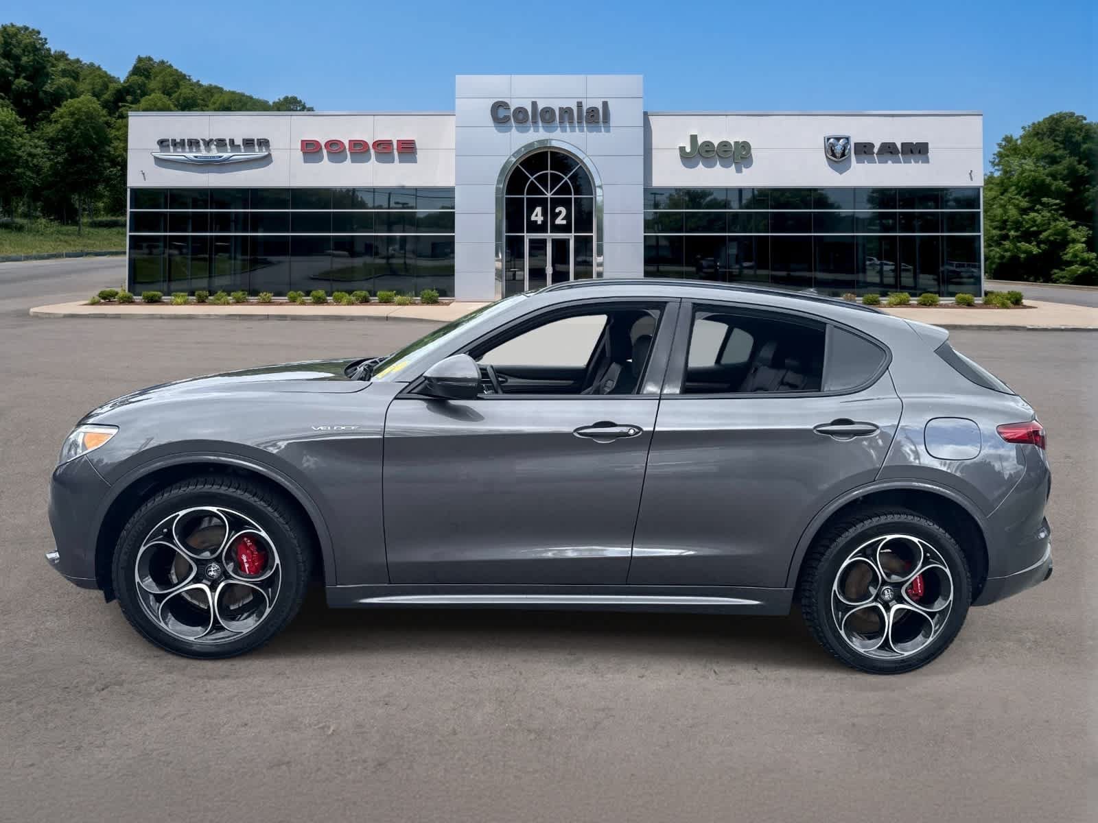 Used 2023 Alfa Romeo Stelvio Veloce AWD/4WD image 2