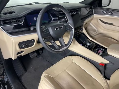 Certified 2022 Jeep Grand Cherokee Limited 4xe w/ Luxury Tech Group II AWD/4WD image 3