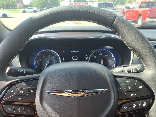 Used 2025 Chrysler Pacifica Limited FWD image 20