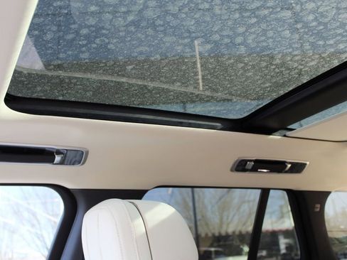 Used 2025 Land Rover Range Rover SE AWD/4WD image 35