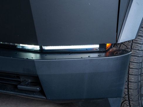 Used 2025 Tesla Cybertruck AWD Crew Cab image 14