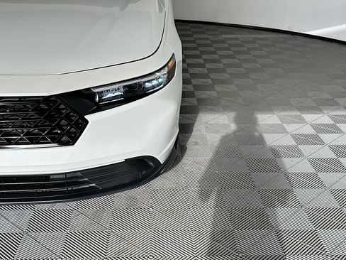 Used 2023 Honda Accord LX image 9