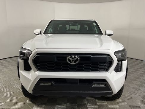 Used 2025 Toyota Tacoma 4x4 Double Cab image 2