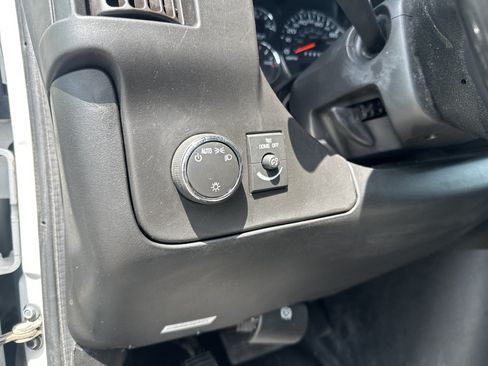 Used 2019 Chevrolet Express 3500 w/ Driver Convenience Package RWD image 14