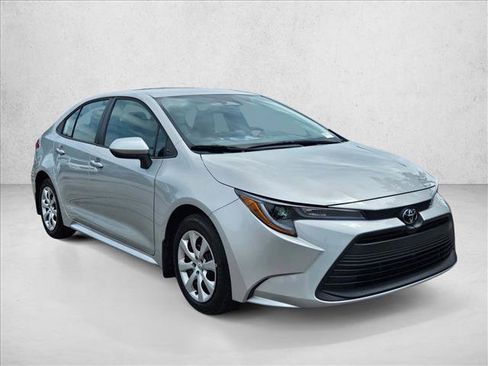 Used 2025 Toyota Corolla LE FWD image 3