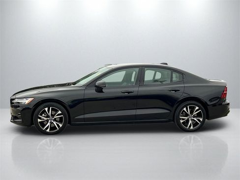 Used 2024 Volvo S60 B5 Core image 8