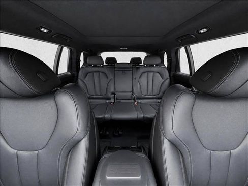 Used 2021 BMW X7 xDrive40i w/ M Sport Package AWD/4WD image 21