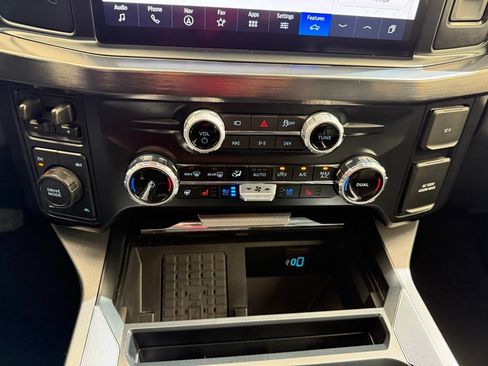 Used 2025 Ford F350 Lariat w/ Black Appearance Package AWD/4WD image 38