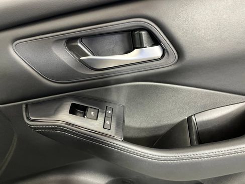 Used 2025 Nissan Rogue SV FWD image 22