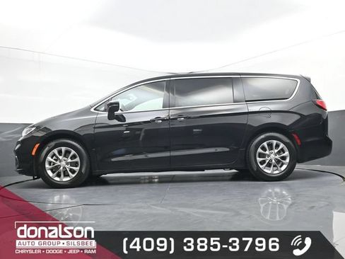 Used 2026 Chrysler Pacifica Limited FWD image 16