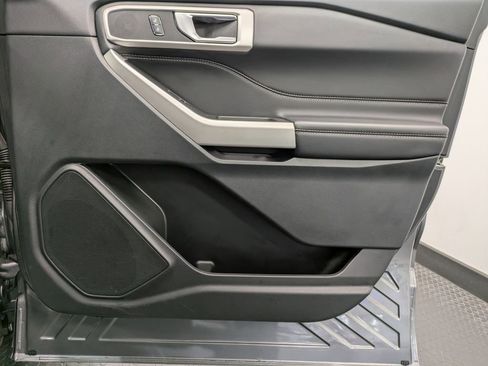 Used 2023 Ford Explorer XLT image 27
