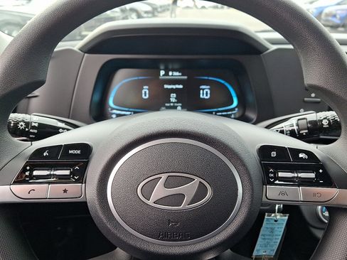 Certified 2025 Hyundai Elantra SE image 18