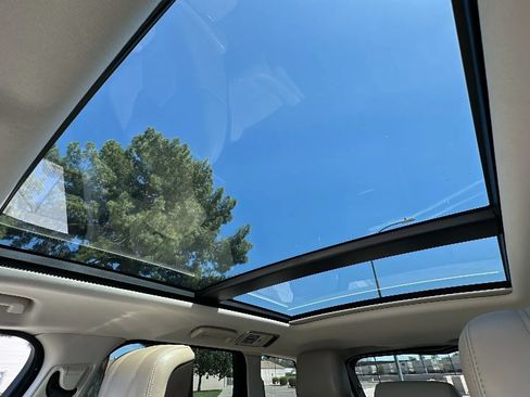 Used 2019 Land Rover Range Rover Sport HSE AWD/4WD image 16