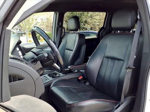 Used 2019 Dodge Grand Caravan GT FWD image 2