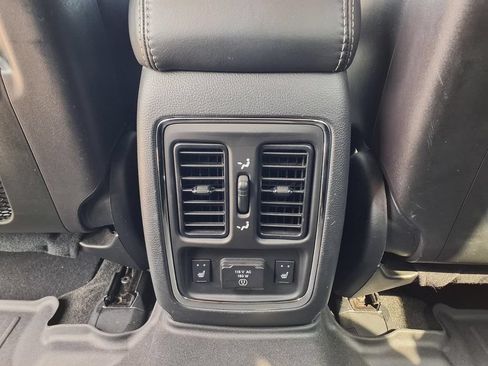 Used 2012 Jeep Grand Cherokee Overland AWD/4WD image 26
