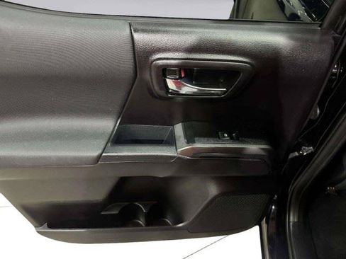 Used 2020 Toyota Tacoma TRD Off-Road w/ Technology Package AWD/4WD image 24