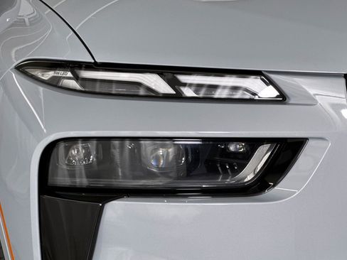 Used 2024 BMW X7 xDrive40i w/ M Sport Package AWD/4WD image 11