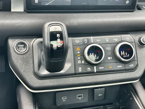 Used 2021 Land Rover Defender 110 X-Dynamic SE image 21