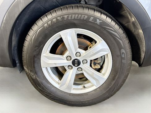 Used 2021 Kia Sorento LX FWD image 36