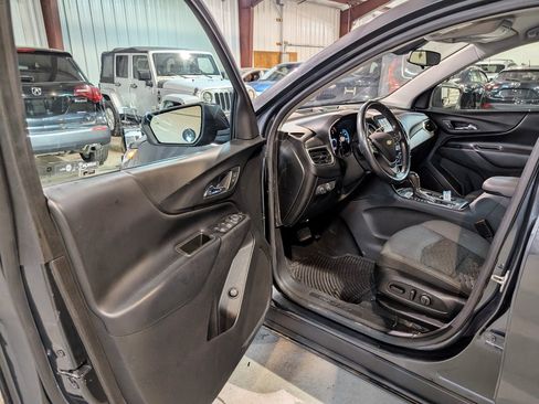 Used 2018 Chevrolet Equinox LT FWD image 12