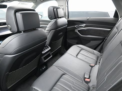 Used 2019 Audi e-tron Prestige w/ Prestige Package image 31
