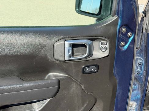 Used 2025 Jeep Wrangler Unlimited Rubicon AWD/4WD image 26
