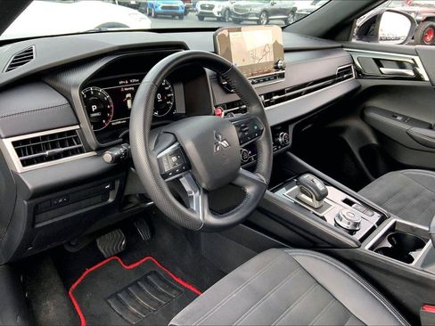 Used 2023 Mitsubishi Outlander SE AWD/4WD image 13