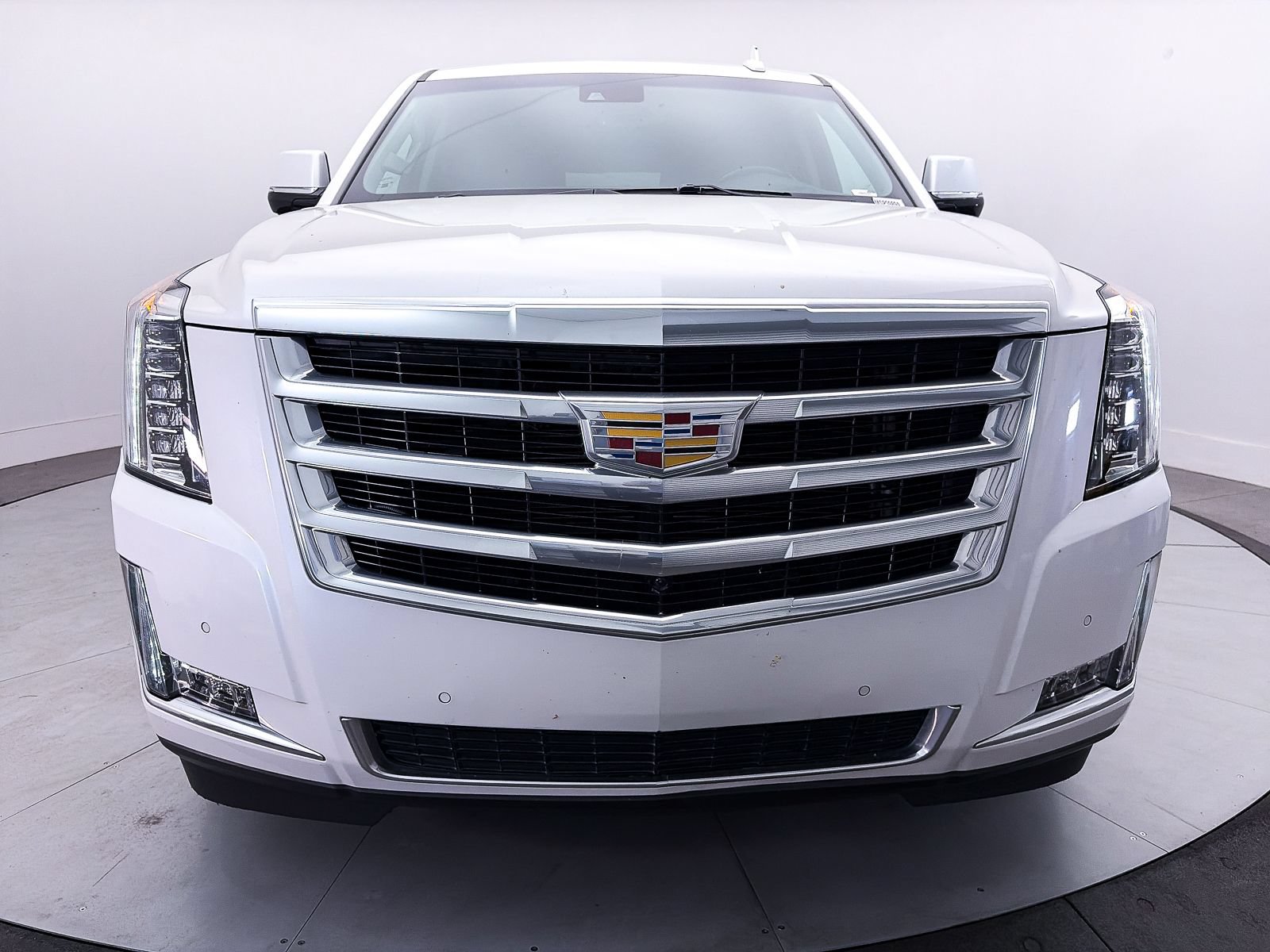 Used 2020 Cadillac Escalade ESV Luxury AWD/4WD image 2